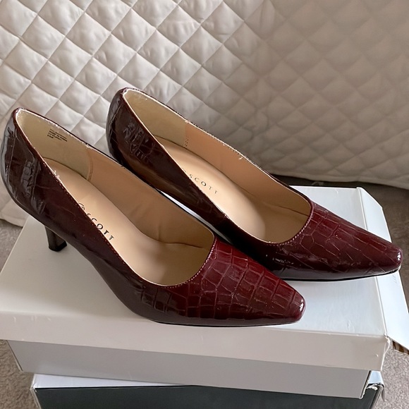 Like New Burgundy Patent Heels from Karen Scott - Picture 2 of 9